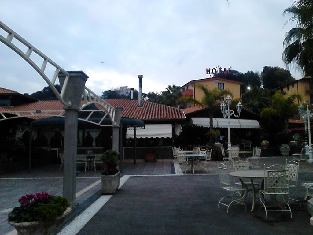 Hotel Happy Days Licola Exterior photo